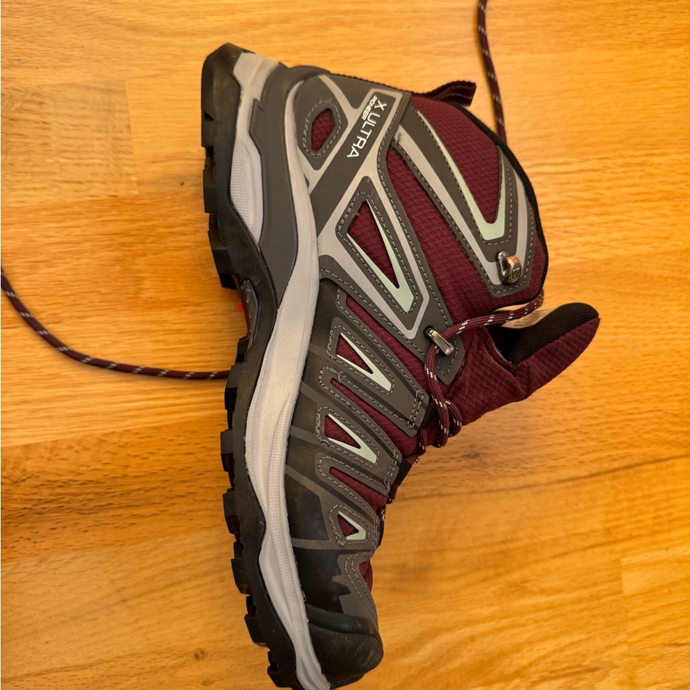 Salomon Women’s Boots Athletic Shoes - Burgundy and Black - Picture 6 of 8